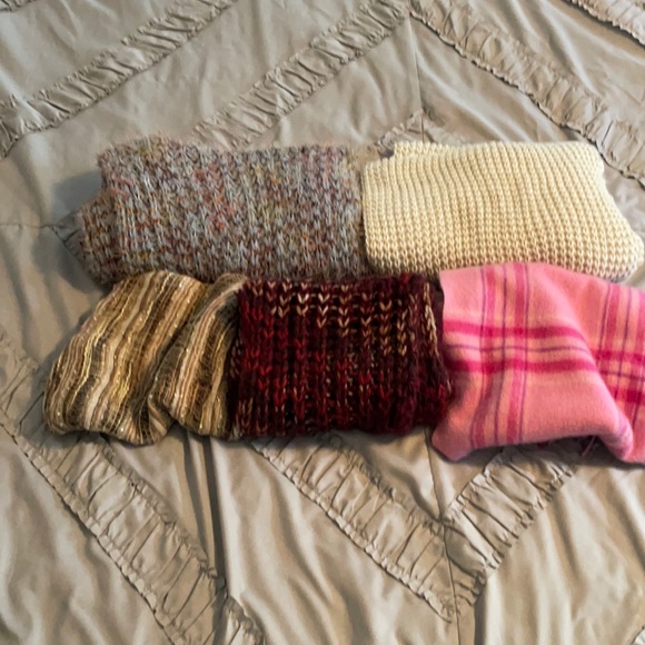 Scarfs - Picture 1 of 6
